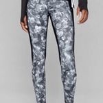 Athleta Women’s Floral Frost Transverse Athletic Leggings Black Grey Size Small Photo 0