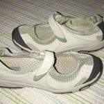 BASS CREAM & GRAY SLIDE ON VELCRO ADJUSTABLE STRAP ACROSS TOP SHOES SIZE 9.5M Photo 2