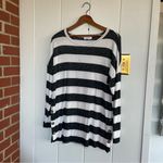 Hailey & Co. ⭐️ Black & white tunic sweater Size Small . Photo 0