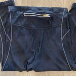 Descente Like new  high rise black cropped legging/shorts. Sz M. Photo 3