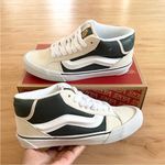 Vans Knu Mid in White and Green Women
8.0 US Photo 4