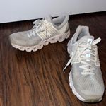 on cloud Running Shoes Photo 0