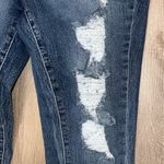 Venus Women’s Distressed Denim Capri Jeans Size 12 Photo 3
