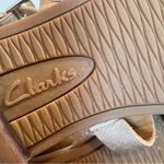 Clarks  Gold Leather Strappy Gladiator Sandals Women’s 9 Beachy Comfort Flats Photo 4