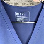 FIGS | women navy blue scrub top Photo 2
