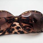 Falls Creek NWT  Tortoiseshell Sunglasses & Leopard Print Pouch Photo 1