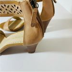 Adrienne Vittadini  Sereen Opaline Leather Sandals Size 8 NWOT Photo 5