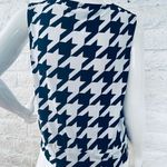 Valerie Stevens Valerie I was size 1XSleeveless   Black and white print blouse   Featuring faux leather with metal dots on the shoulder.   banded waist Photo 5