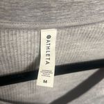 Athleta ✨ RENEW SEAMLESS V-NECK SZ MEDIUM TEE✨ Photo 5