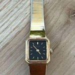 Seiko  Vintage Ladies Watch Black Dial Gold-Tone Bracelet Case Hands Markers Photo 4