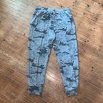 Sundry  3/L relaxed gray camo jogger sweatpants Photo 2