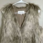 Cupcakes and Cashmere  neutral faux fur vest women’s size small Photo 3