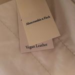 Abercrombie & Fitch Abercrombie Slim Straight Leg High Rise Cream Faux Leather Jeans Size 24 NEW Photo 10
