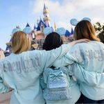 Disneyland Rare Spirit Jersey Arendelle Aqua Silver Sparkle Frozen Size XS Photo 1