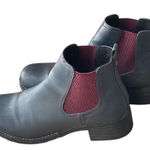 EastLand  Women's Jasmine Chelsea Boot Size 9.5 Photo 0