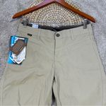 Kuhl NWT  Women’s Moda Shorts 9” Mid Rise Outdoor Hiking Camping in Khaki 8 Photo 1