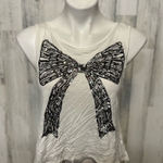 White tank top Photo 0