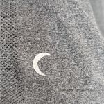 Zyia  Active Woman’s Performance Long Sleeve Gray Thumbhole Tee Size Large Photo 4