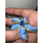 Vintage Gold Tone Acrylic and Aurora Borealis and Blue Crystal Starfish Brooch Photo 9