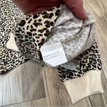 NWT Boutique Leopard v neck long sleeve shirt size Medium Brown Photo 5