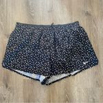 Nike •Woman’s star print athletic shorts• Photo 0