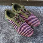 Nike  Roshe Two Flyknit "Olive Flak" sneakers with pink blast stripes Photo 8