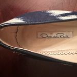 Oscar de la Renta  flats size 9 navy blue white fabric silver buckle Photo 2