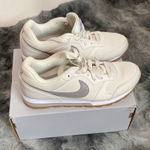Nike -  MD RUNNER 2 size 8.5 Off-White and Light Gray Sneakers like new Photo 0
