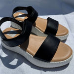 DV by Dolce Vita Finesse Sandals Black White Platform Strap Womens Size 8 Summer Photo 0