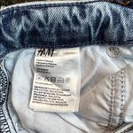 H&M Ultra High Waist Mom Blue Denim Straight Leg Jeans
Button Up Size 2 Photo 5