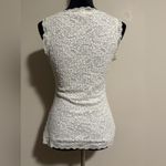 EUC Intuitions White Floral Lace V Neck Sleeveless Blouse size medium Photo 4