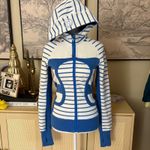 Lululemon  Scuba Hoodie II in Stroll Stripe Pipe Dream Blue White Size 2 Photo 2