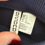 H&M  Navy blue cropped sweatshirt with long sleeves. Size Small. Photo 2