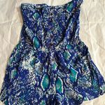 Derek Heart  Blue and White Patterned Garment Photo 2