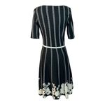 Gabby Skye NWT Knit Gray & White dress with flows at the bottom hem size large Photo 5