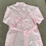 Silk robe with pockets. Belt included. Short sleeve. Color Photo 2