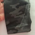 Spanx Lamn Seamless Cropped Leggings in Sage Camo Size: Small Photo 11