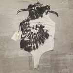 💕ELECTRIC & ROSE💕 Logan Ribbed Bodysuit ~ Gray & White Cloud Tie Dye Small NWT Photo 4