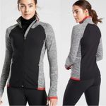 Athleta NWT  Andes Hybrid Jacket Grey Heather / NAVY Sz M Photo 1