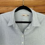 Faherty  Stretch Oxford Cropped Shirt in Classic Stripe Size Large Blue White Photo 5