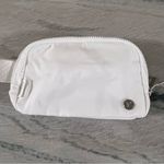 Lululemon White Everywhere Belt Bag. Photo 4