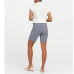 Spanx  Shorts Navy painted dots 10” stretchy women’s shorts, pockets, size XL Photo 4