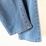 Levi's  Women's 29 Medium Wash 505 Straight Leg Jeans Photo 3