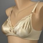 Vanity Fair Vintage NEW NOS Bra Size 32B Nylon Fiberfill Lined 72-278 Wire Free Photo 3