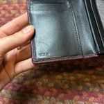 TUMI MONACO GUSSETED CARD CASE MAROON BLACK FOLD ID WALLET Red Photo 2