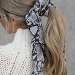 Black And White Snake Scarf Photo 0