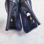 Pour La Victoire Lace Pumps Photo 4