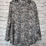 ZARA ‎ Black and White Button Down Shirt with Notched Collar Photo 0