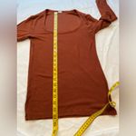 Wilfred Aritzia,  Free, Long‎ Sleeve scoop neck tee, ribbed, rust color, size M Photo 3