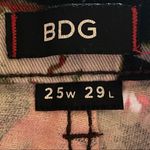 Urban Outfitters BDG Mid Rise Twig Ted Black Floral Printed Skinny Jeans Size 25 Photo 4